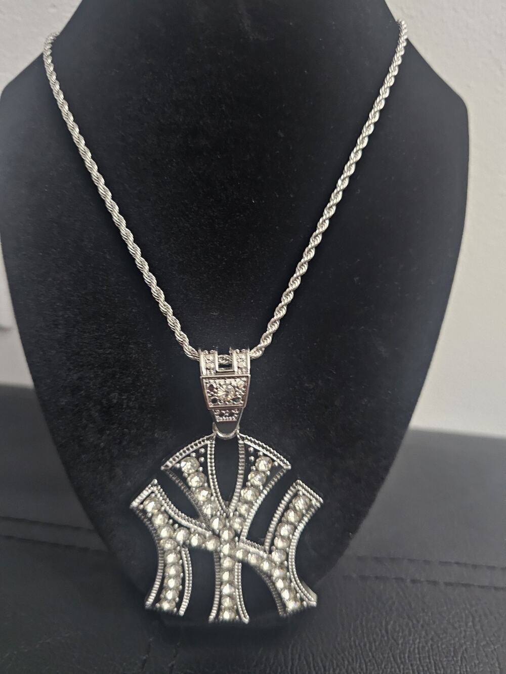 NY Yankees Silver Rhinestone pendant w/1.9mm 24in stainless steel rope chain